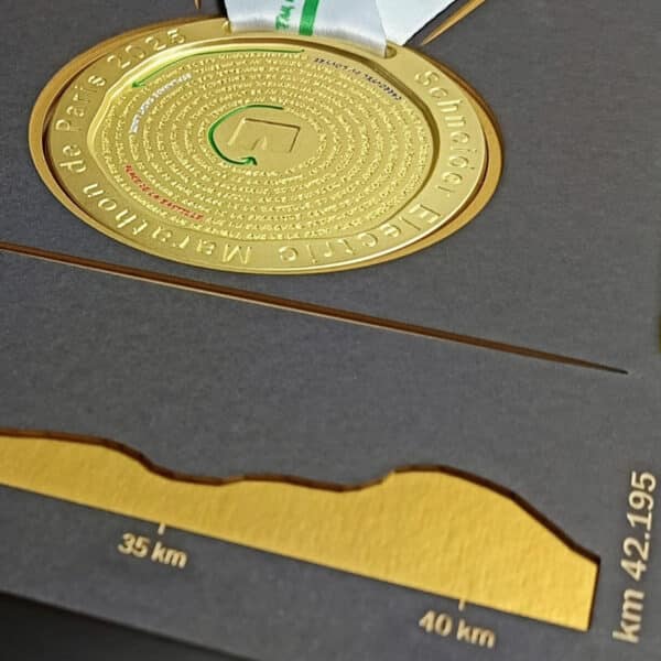 Cadre médaille du Marathon de Paris 2025 – Image 4