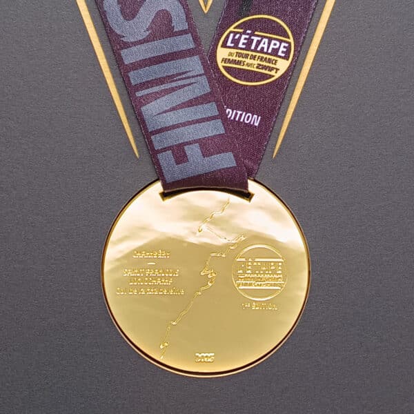 Cadre médaille de l'Etape du Tour de France Femmes 2025 "Chambéry - Col de la Madeleine" – Image 3